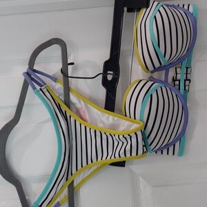 VS Itsy Bikini